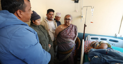  प्रधानमन्त्री कार्कीले जेनजी आन्दोलनमा दुवै आँखा गुमाएका सन्तोष बोहरालाई भेटिन् 